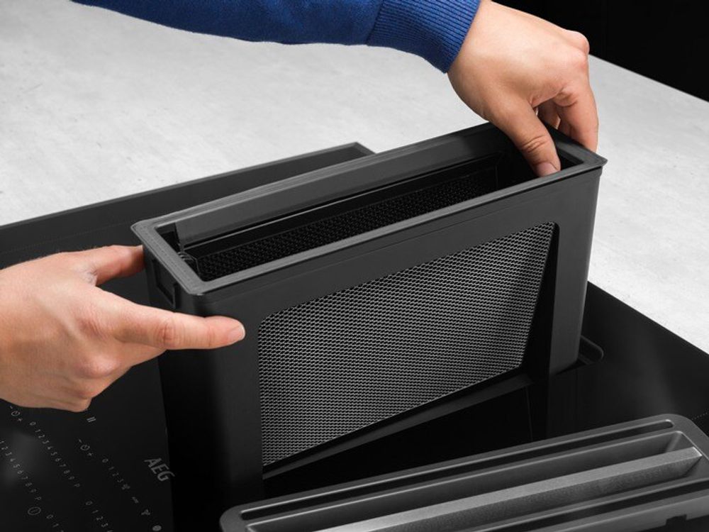 AEG Induksjonstopp med integrert ventilator 83 cm CCE84751CB