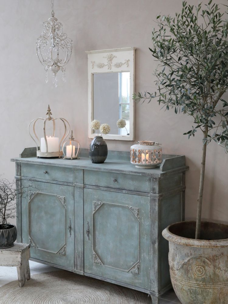 Skjenk / kommode med 2 dører og 2 skuffer fra Chic Antique