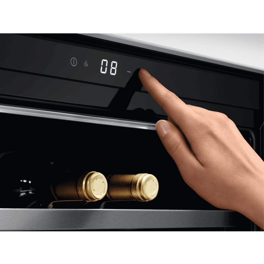 Aeg innebygget vinskap 45,5 cm Blackline KWK884520B