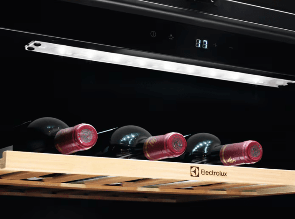 AEG 5000 integrert vinskap 52 flasker 82 cm AWUS052B5B 923421304