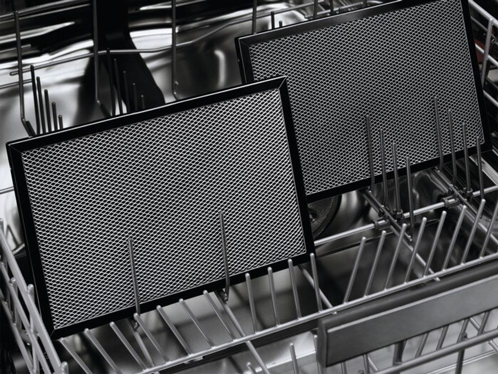 AEG Induksjonstopp med integrert ventilator 83 cm CCE84751CB