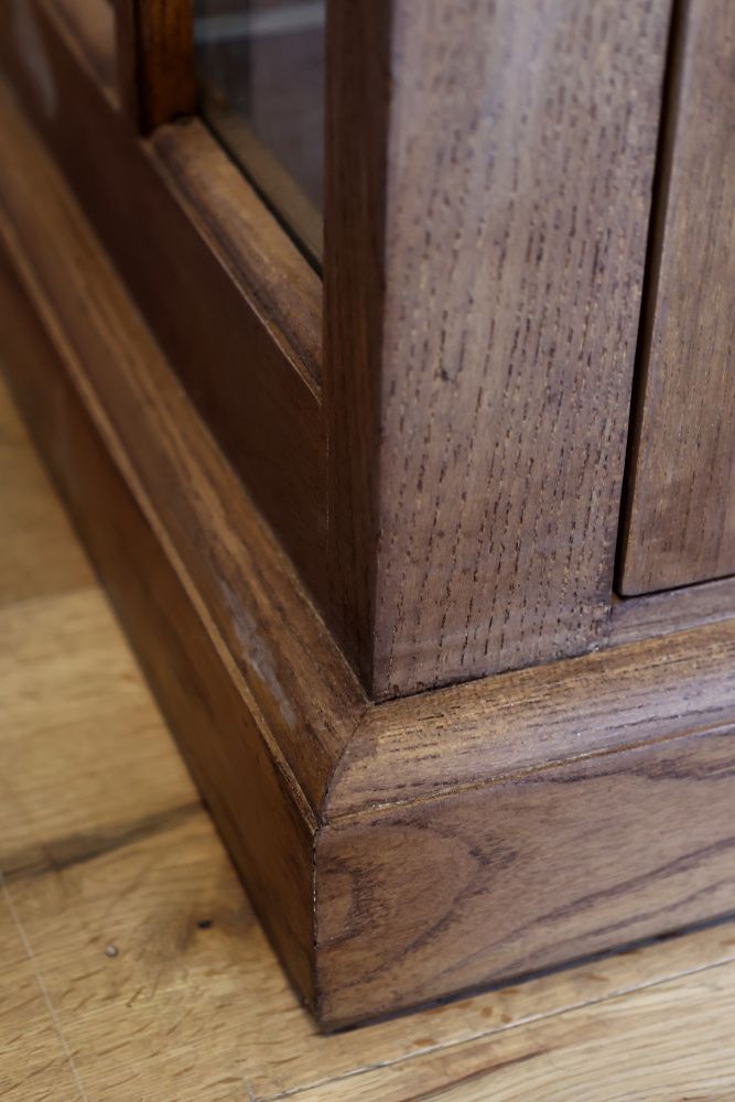 Marseille Vitrineskap i natur med 2 dører og hyller