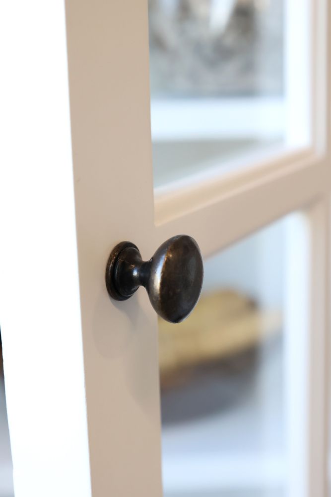 Marseille Vitrineskap i hvit med 2 dører og hyller